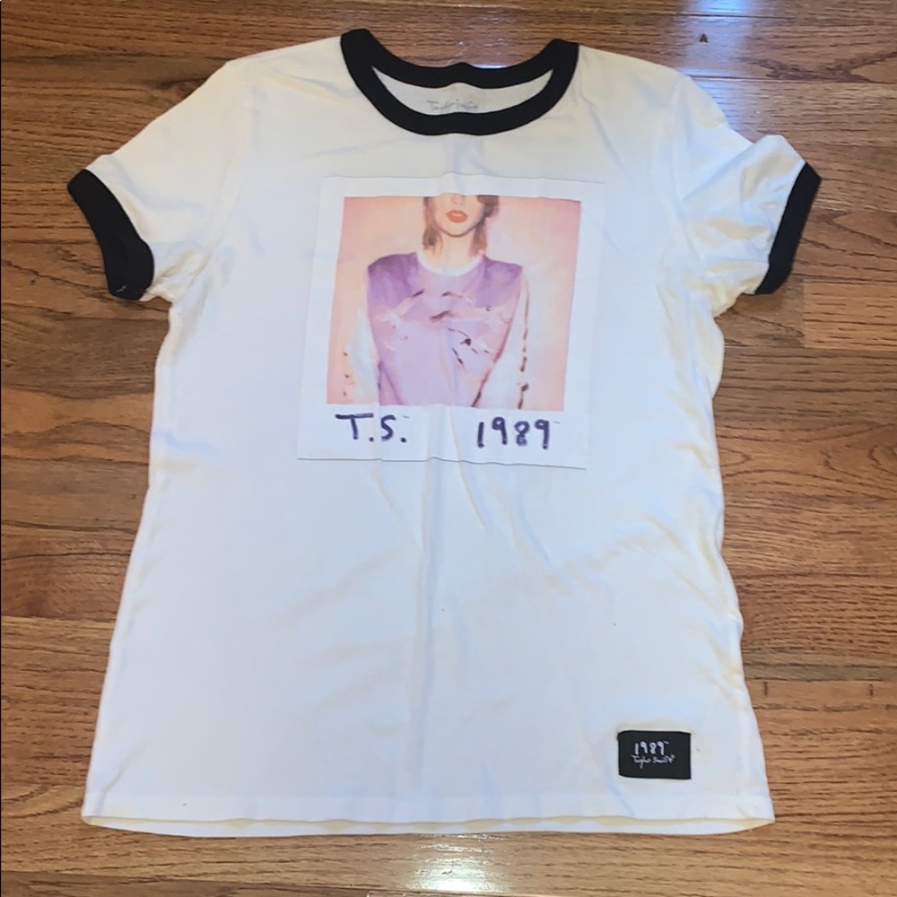 Taylor swift tee